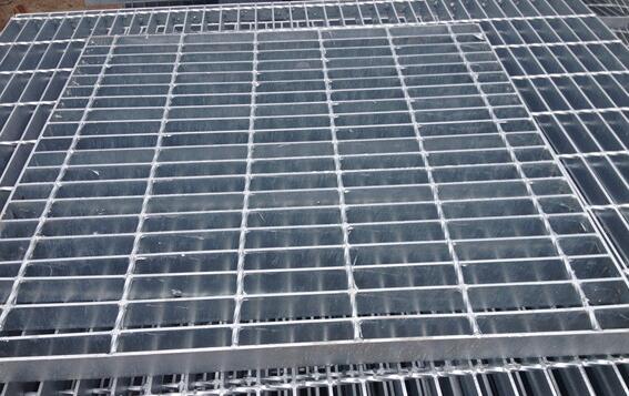 變電站設(shè)備鍍鋅鋼格柵平臺(tái) 變電站設(shè)備鍍鋅鋼格柵平臺(tái)